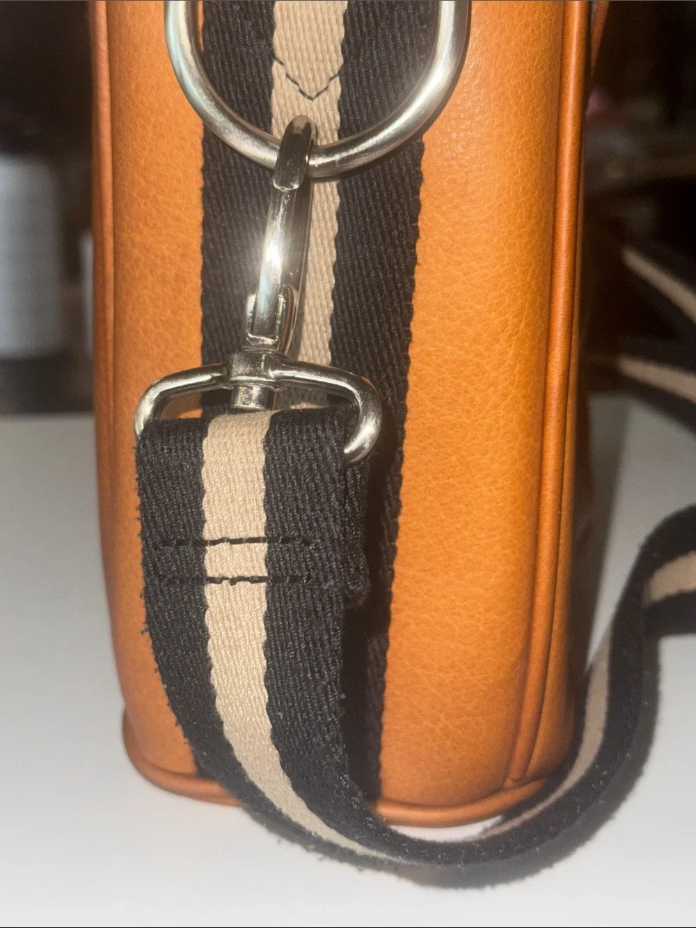 Jack by Jill.e Designs Hudson All Leather Camera Bag In good condition.